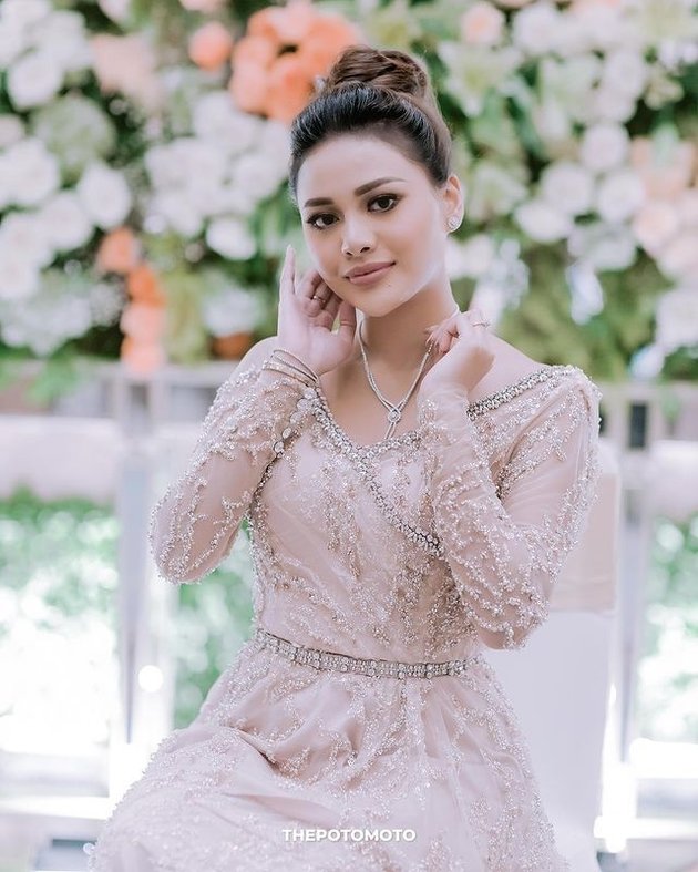 Gorgeous! 8 Compilation Photos of Beautiful Aurel Hermansyah at Engagement, Siraman, and Pengajian Events