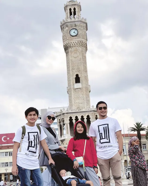 Arie Untung dan Keluarga