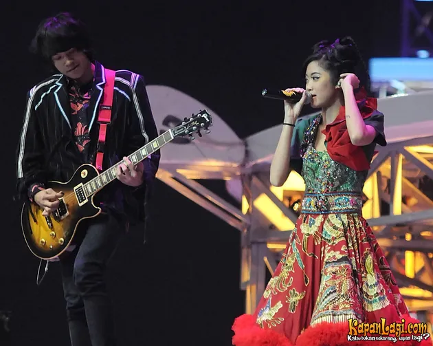 Vokalis Band Perempuan 