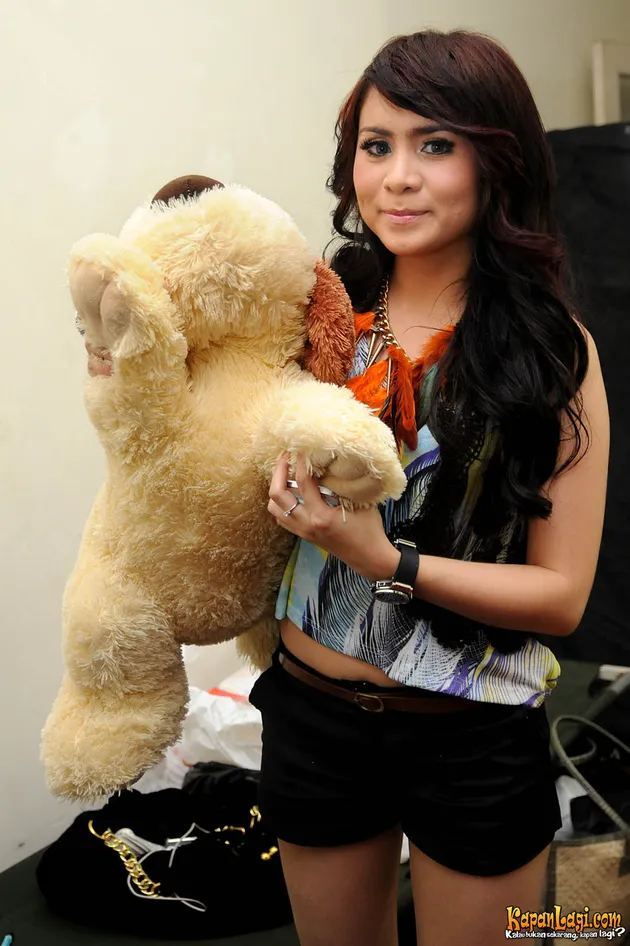 Vokalis Band Perempuan 