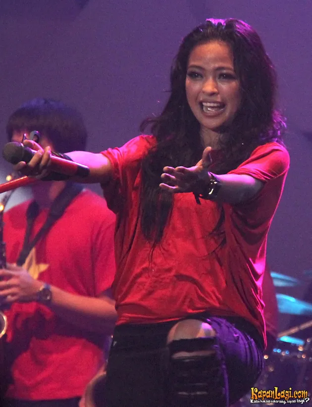 Vokalis Band Perempuan 