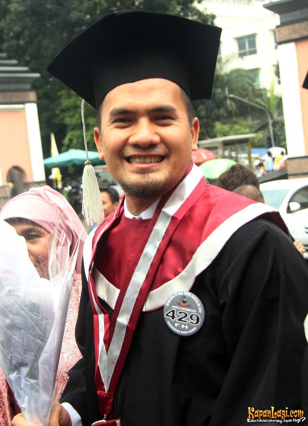 GALERI FOTO WISUDA SAIPUL JAMIELL RAIH SARJANA HUKUM 