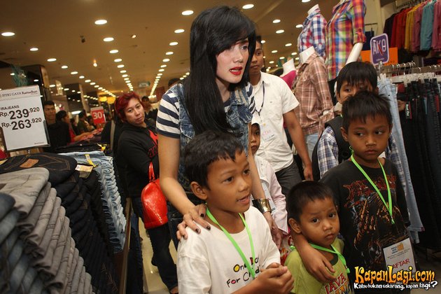 GALERI LENGKAP BELANJA SERU BARENG MULAN JAMEELA DAN ANAK  