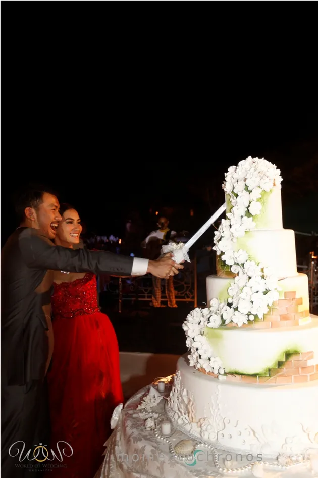 Galeri Romantis Akad Nikah Resepsi Atiqah Hasiholan dan