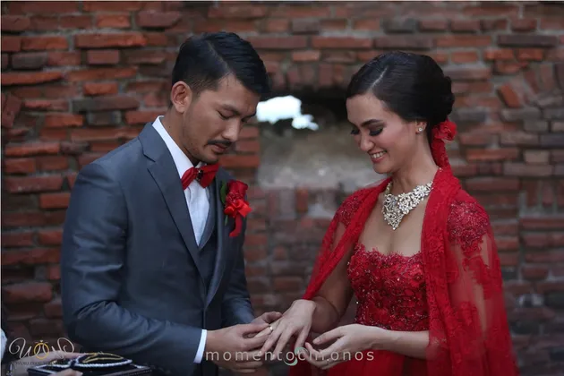 GALERI ROMANTIS AKAD NIKAH RESEPSI ATIQAH HASIHOLAN DAN