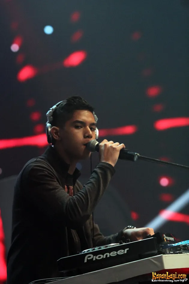 GANTENGNYA AL GHAZALI DI BELAKANG TURN TABLE - KapanLagi.com