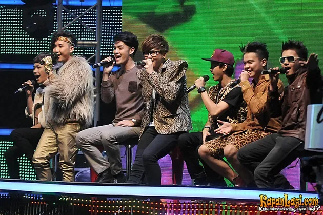 Boy And Girl Band Indonesia