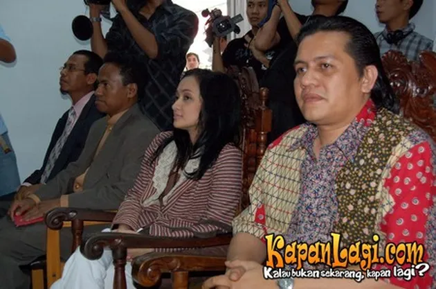 Gusti Randa Vs Nia Paramitha