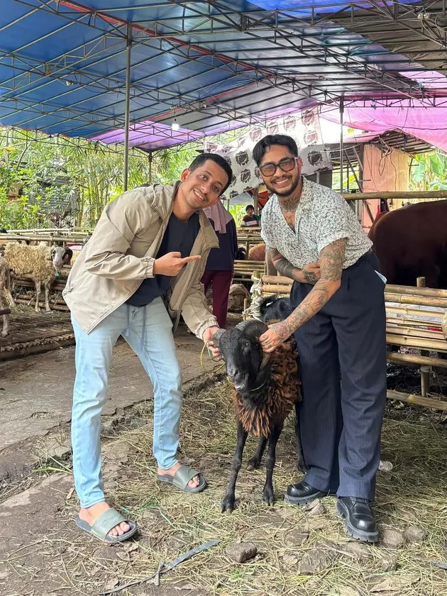 Onad kurban kambing ditemani Habib Jafar