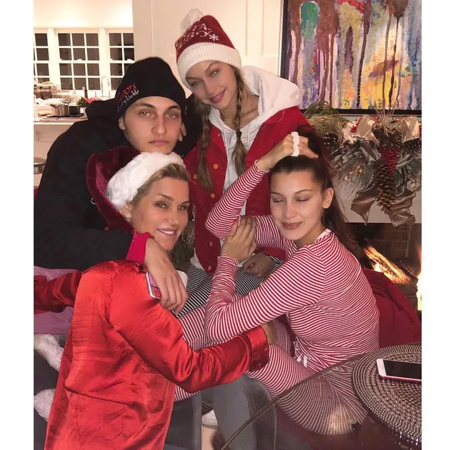 HABISKAN LIBUR NATAL BARENG, KELUARGA GIGI HADID & ZAYN 