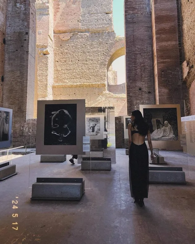 Mikha Tambayong di Italia