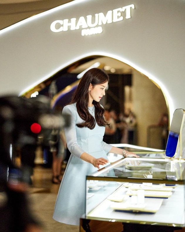 Attend Chaumet Event in Singapore, 7 Photos of Song Hye Kyo Looking as Beautiful as a Barbie Doll