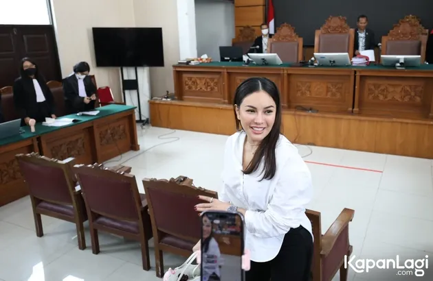 Nikita Mirzani Sidang Reza Gladys