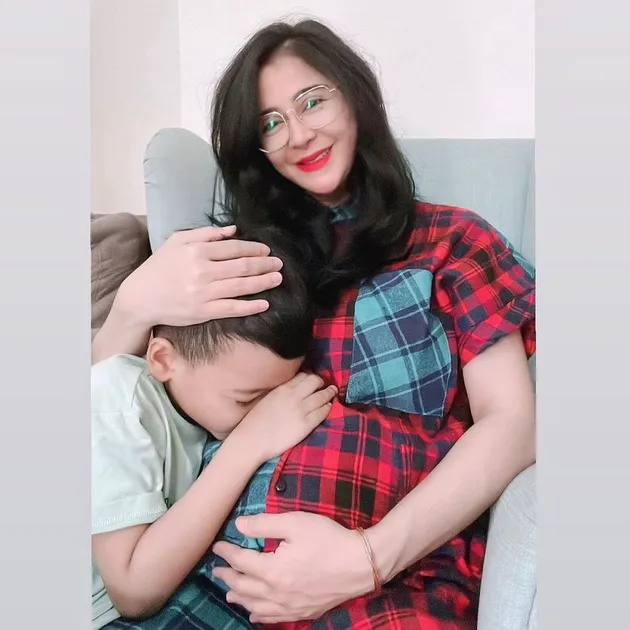 Uut permatasari melahirkan anak kedua hamil