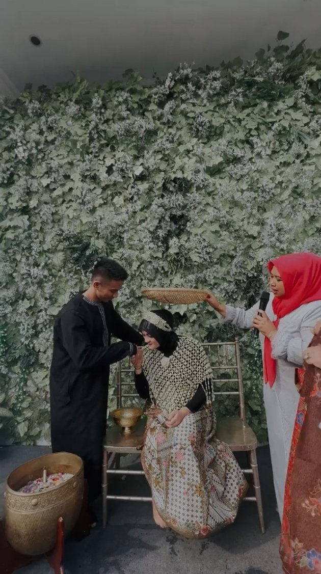 7-Month Pregnant, Syifa, Ridho DA's Wife's Tingkeban Moment - Showing Off Her Growing Baby Bump