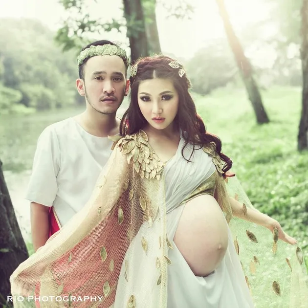 HAMIL 8 BULAN, SARWENDAH PAMER PERUT BUNCIT SECANTIK