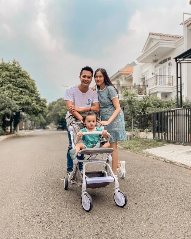Baby Bump Istri Eza Gionino Hamil Anak Ketiga