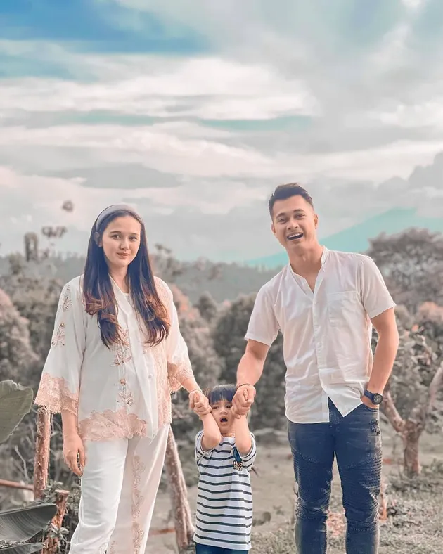 Baby Bump Istri Eza Gionino Hamil Anak Ketiga