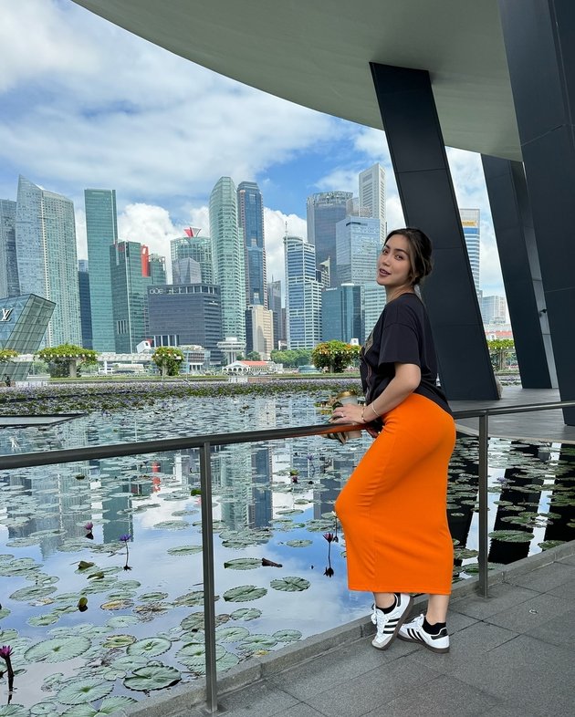 Pregnant with her third child, Beautiful Portrait of Jessica Iskandar whose Aura is now Calmer
