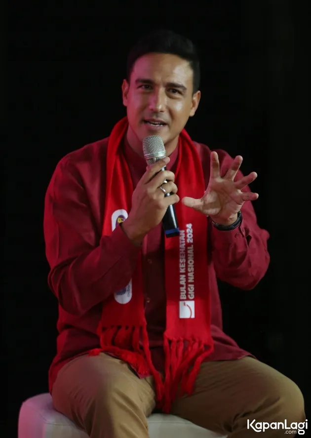 Hamish Daud Sikat Gigi