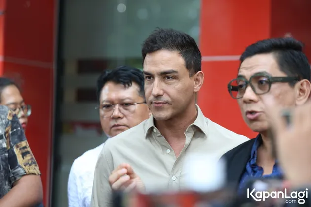 Hamish Daud tanggapi isu kedekatan dengan Sabrina