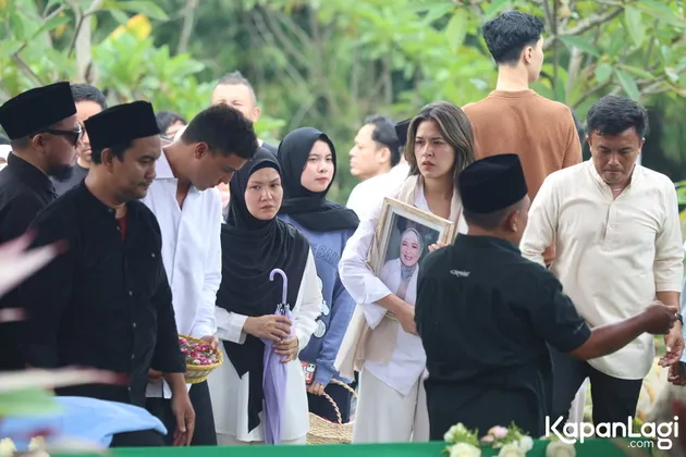 Hamish Daud ke Pemakaman