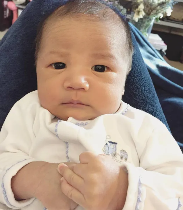 foto baby Owen - putra Laura Basuki