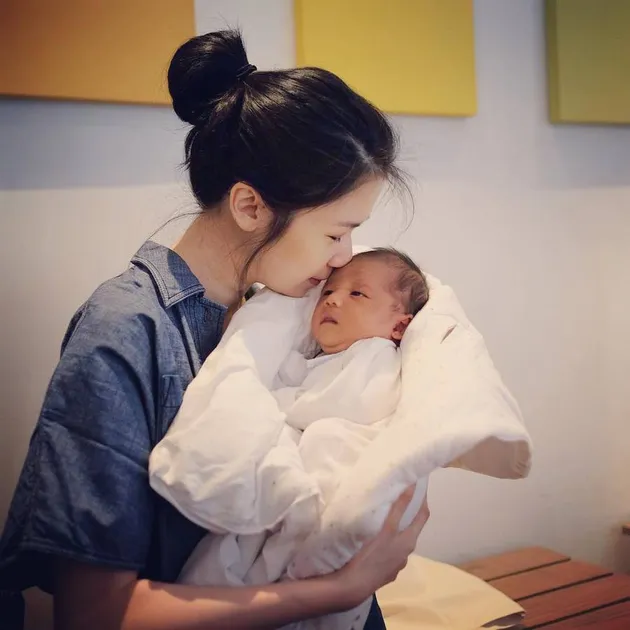 foto baby Owen - putra Laura Basuki