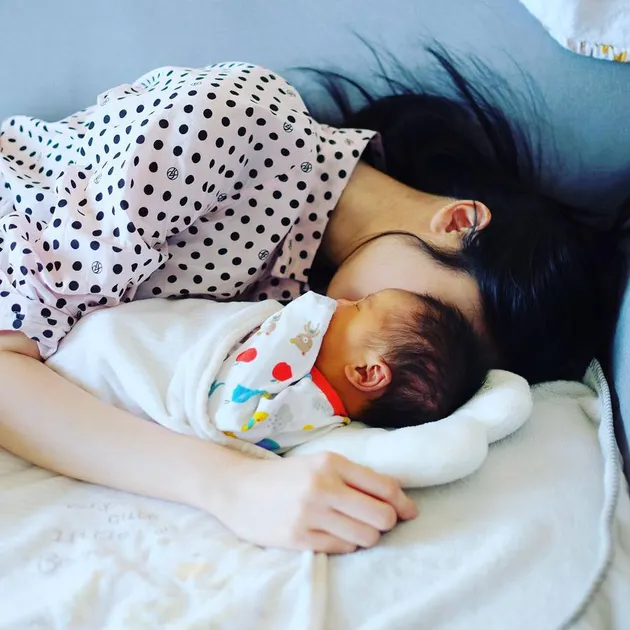 foto baby Owen - putra Laura Basuki