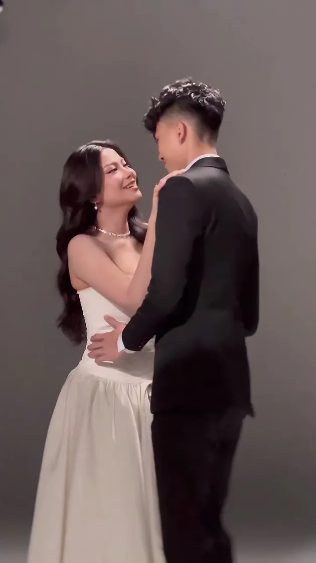 Potret bahagia Hanum Mega jalani pemotretan Prewedding