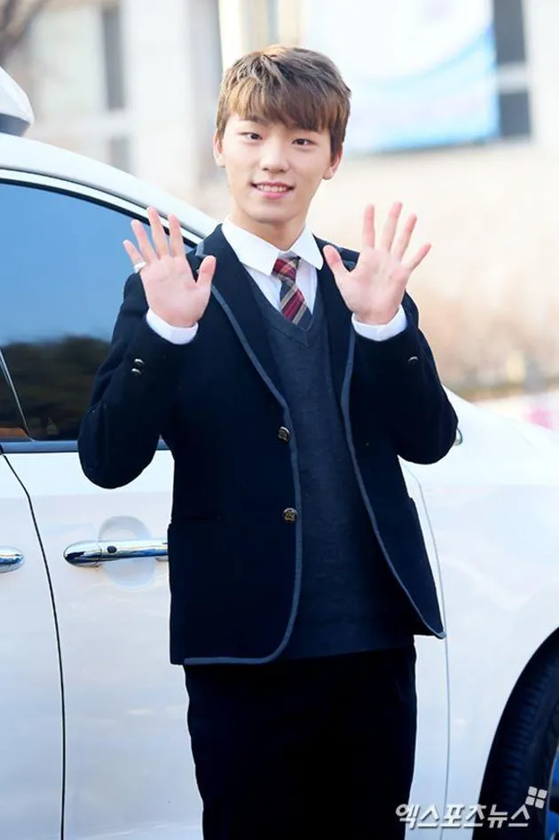 idol k-pop wisuda 