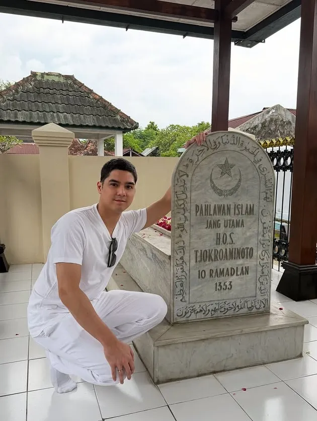 Al Ghazali di makam HOS Tjokroaminoto