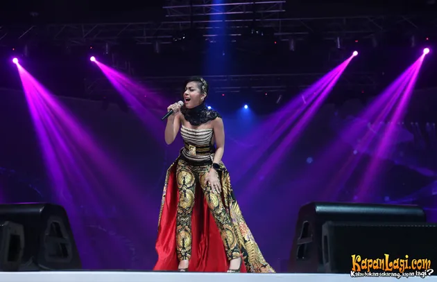 Penyanyi jebolan X Factor ini ikut tampil dalam konser Saatnya Didengar.