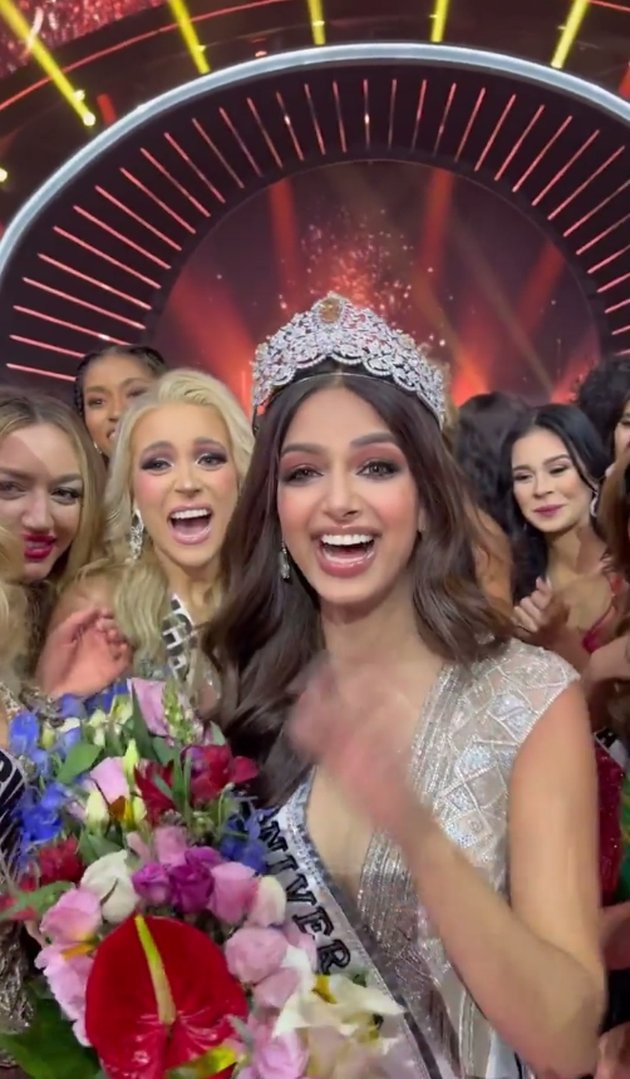Harnaaz Kaur Sandhu from India Becomes Miss Universe 2021 Winner, Here's the Moment of Her Coronation