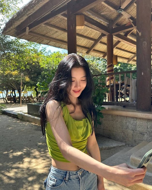 Kim Yoo Jung's Throne, 7 Casual Daily Photos Prove Her Extraordinary Visuals