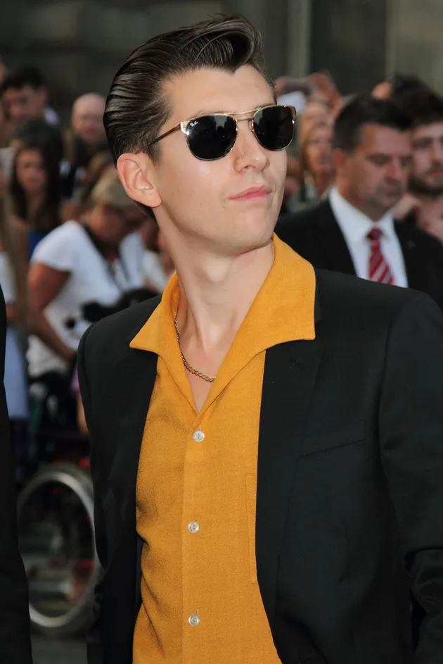 Alex Turner sudah mulai menunjukkan passion bermusiknya sejak masih kecil. Kala itu, Alex mencoba memainkan lagu-lagu Oasis dengan gitar pemberian ayahnya.