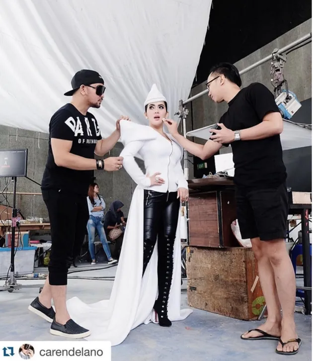 Syahrini - Paris Hilton 