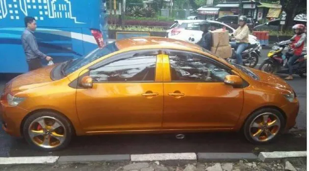 berita unik, mobil bermuka 2, sedan bermuka 2 bandung