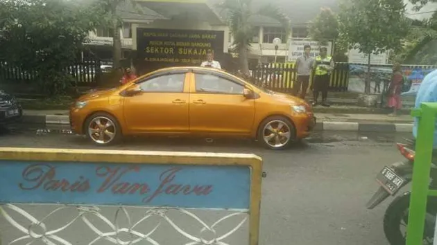 berita unik, mobil bermuka 2, sedan bermuka 2 bandung