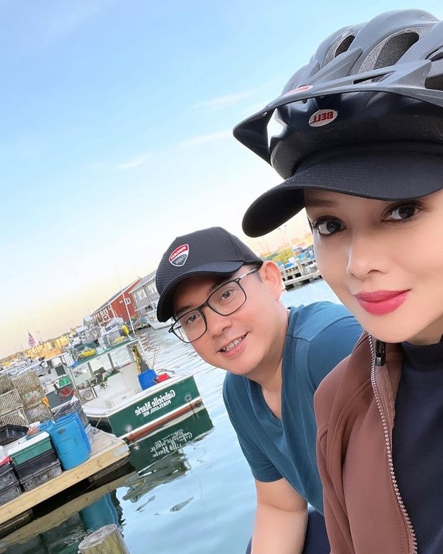 Hijrah Since 7 Years Ago, Check Out 10 Latest Photos of Terry Putri Replacing Hijab with Hoodie and Cap in America