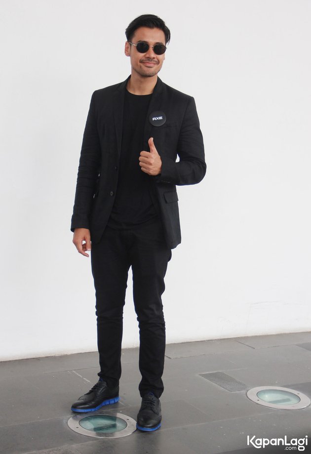 hitam kalem cool gaya chicco jerikho