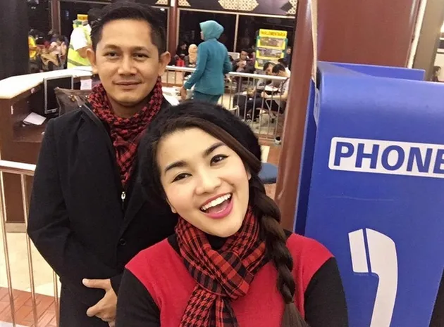 Fitri Carlina dan Suami ke Jepang