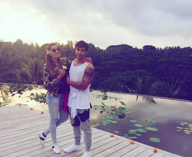 Bipasha Basu dan KSG