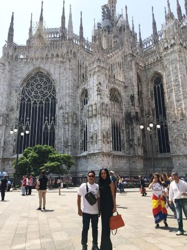 Selena Alesandra Honeymoon ke Eropa