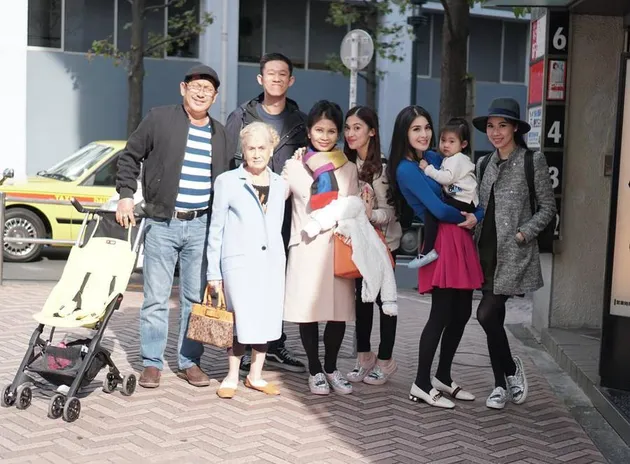 Sandra Dewi honeymoon