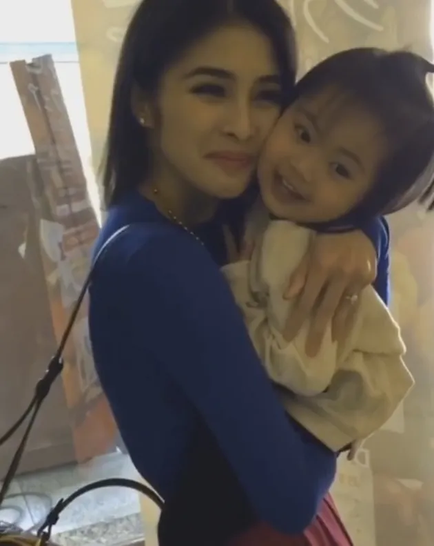 Sandra Dewi honeymoon