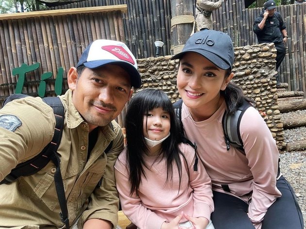 Hot Cool Daddy, Peek at 9 Photos of Ibnu Jamil with His Two Stepdaughters - Already Considered His Own Children