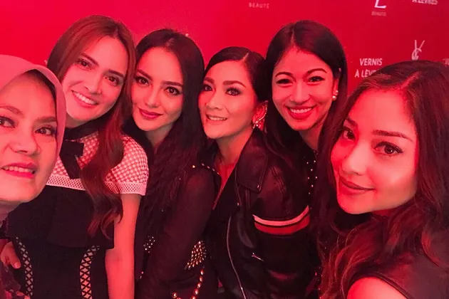 para selebritis di acara YSL beauty club party