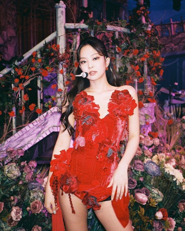 Hot In Red! 9 Photos of Jennie BLACKPINK in Red Outfits, Making Hearts ...