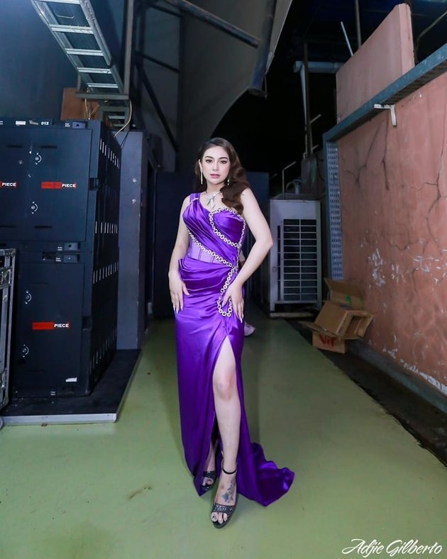 Hot Single Mom Making Glowing, Here's a Lineup of Glamorous OOTD by Celine Evangelista Showing off Her Long Legs Adorned with Cool Tattoos!